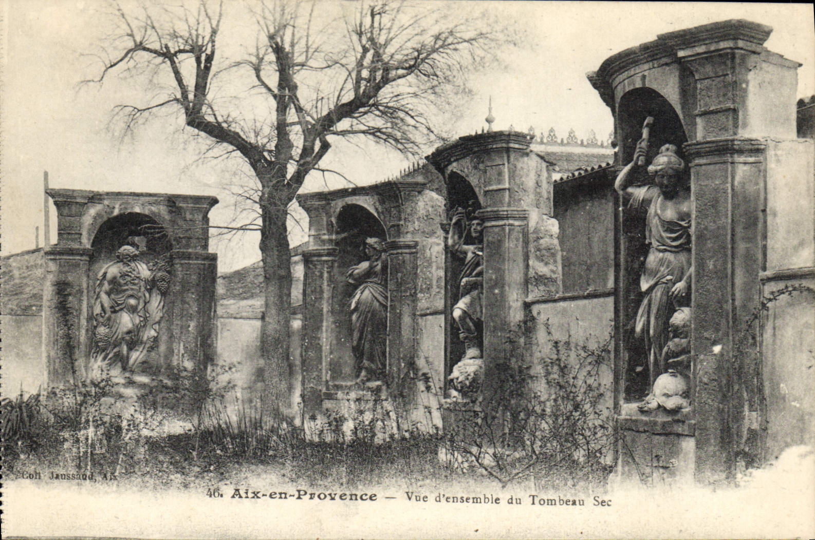CPA Aix en Provence Vue d'ensemble du Tombeau Sec