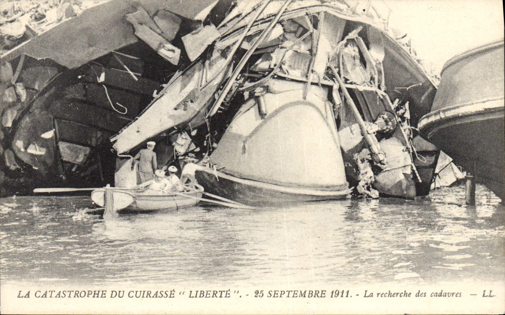 Postal Barco la catástrofe de la Libertad la búsqueda de los cadáveres
