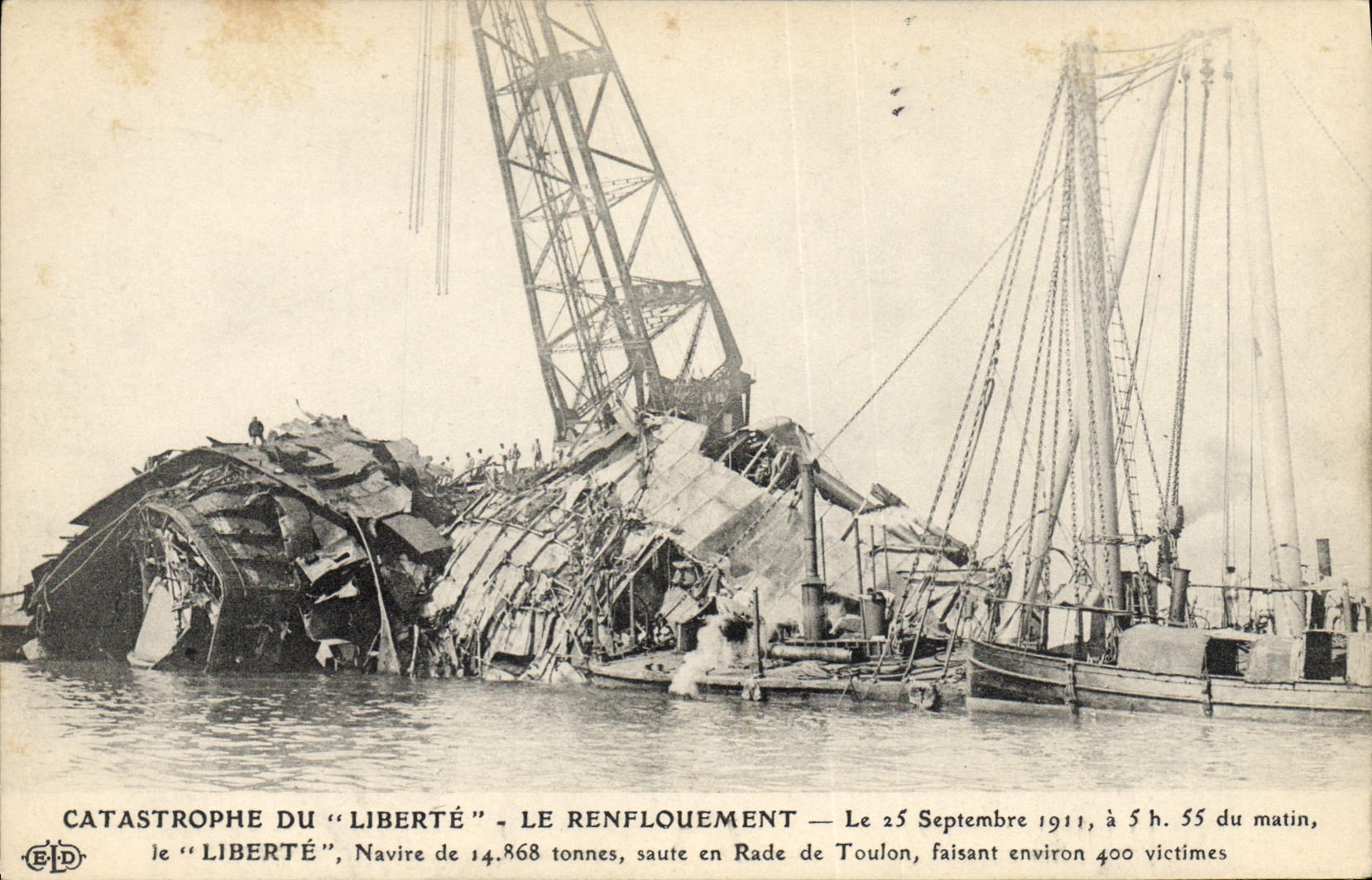 CPA Bateau La catastrophe du Liberte Le renflouement 