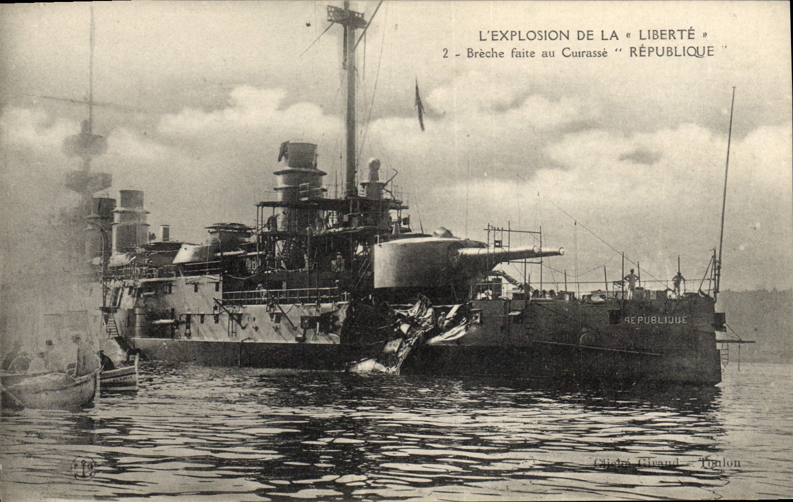 CPA Bateau L'explosion du Liberte Breche faite au cuirasse Republique