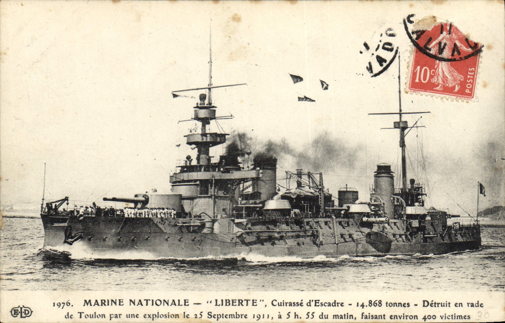 CPA Bateau Liberte Cuirasse d'escadre Detruit en rade de Toulon