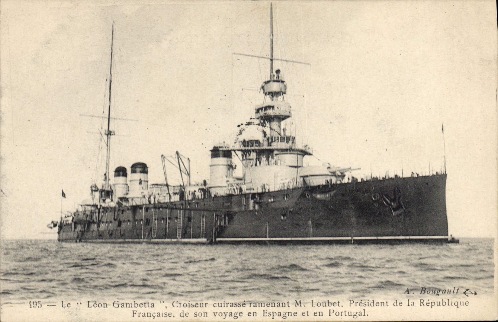 CPA Bateau Le Leon Gambetta Croiseur Cuirasse ramenant Mr Loubet President de la Republique Francaise de son voyage en Espagne et en Portugal