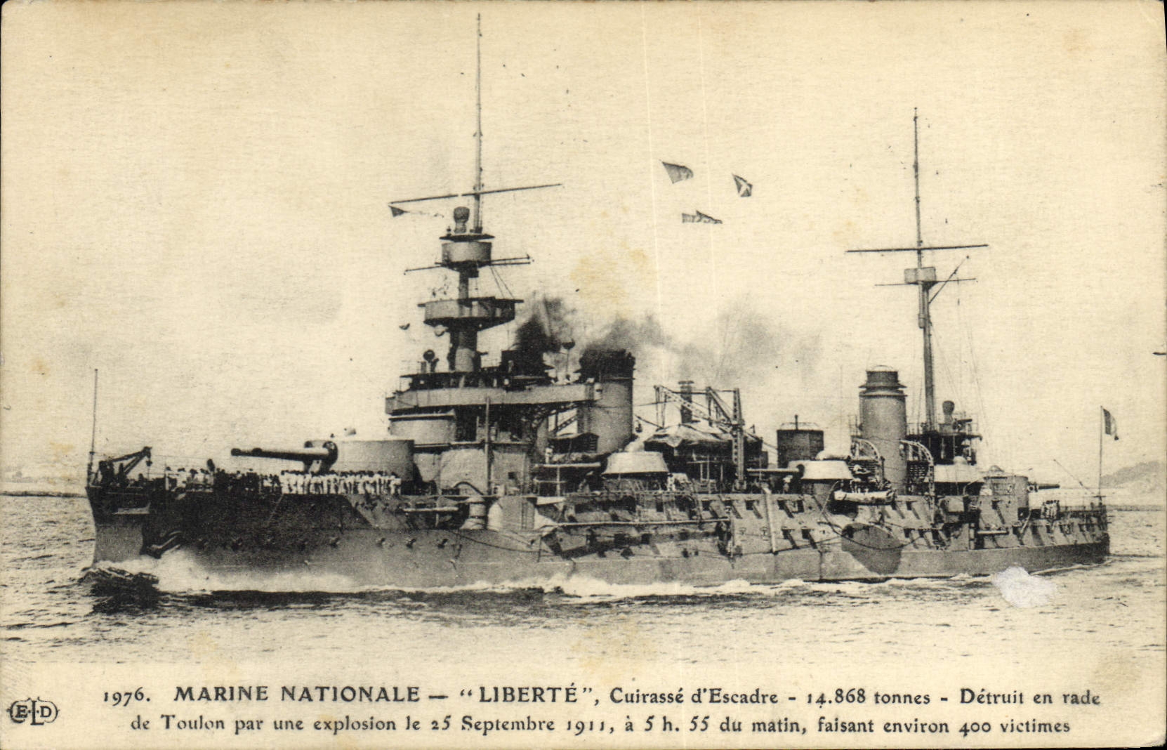 CPA Bateau Liberte Cuirasse d'escadre detruit en rade de Toulon