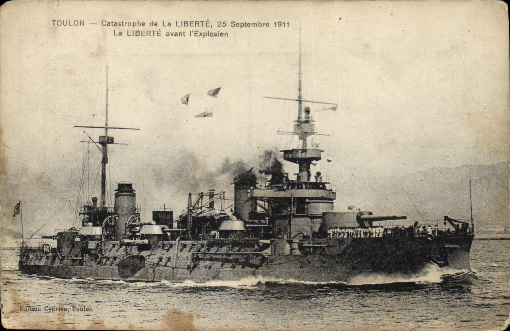 CPA Bateau Catastrophe du Liberte La Liberte avant l'explosion