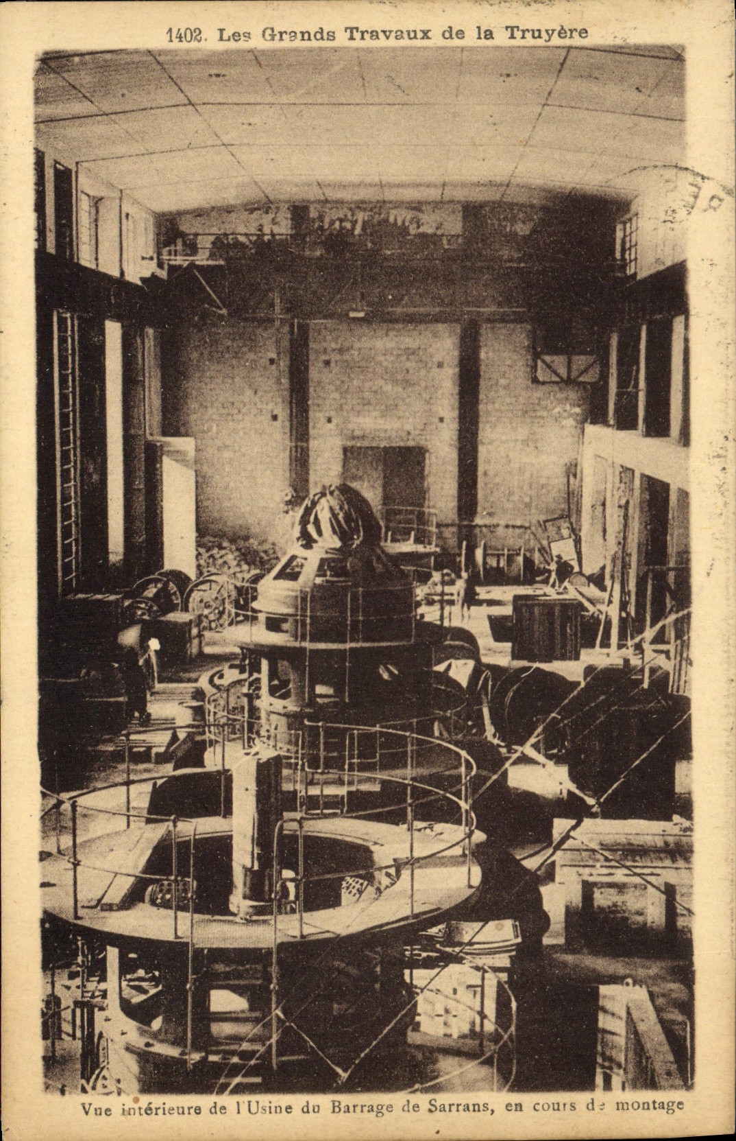 Postal Electricidad los grandes trabajos del Truyere Vista interior de la fábrica de la presa de Sarrans en curso de montaje