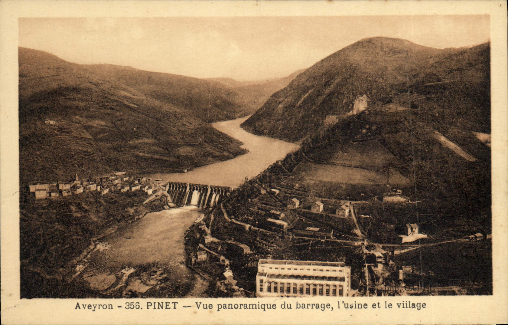 Postal Electricidad Pinet Vista panorámica de la presa la fábrica y el pueblo