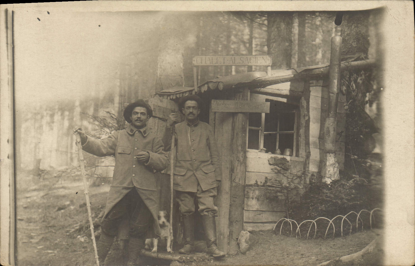 CARTE PHOTO Militaria Chasseurs Alpins Chalet alsacien