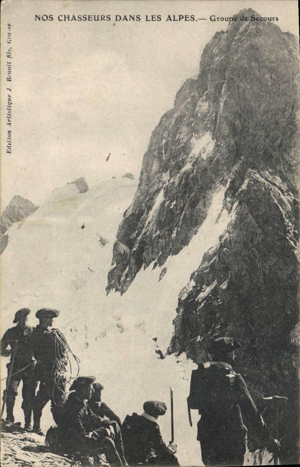 CPA Militaria Chasseurs Alpins Groupe de secours