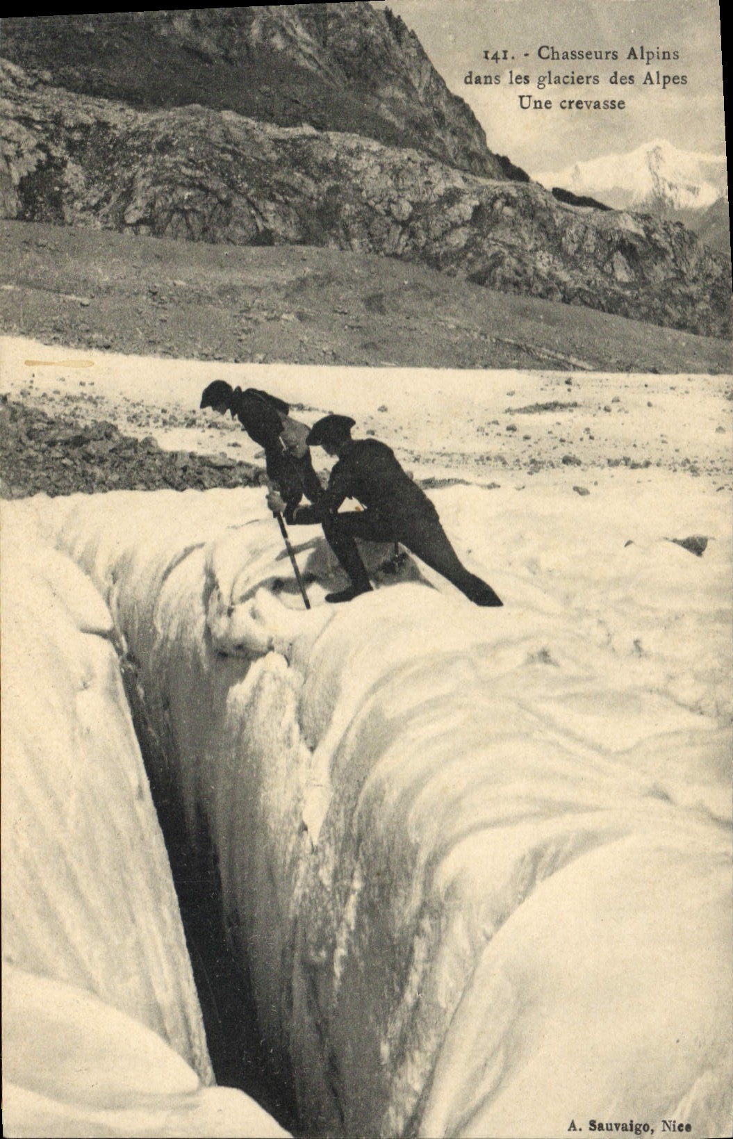 Vintage Postcard Militaria Alpine hunters in the glaciers of the Alps a crack