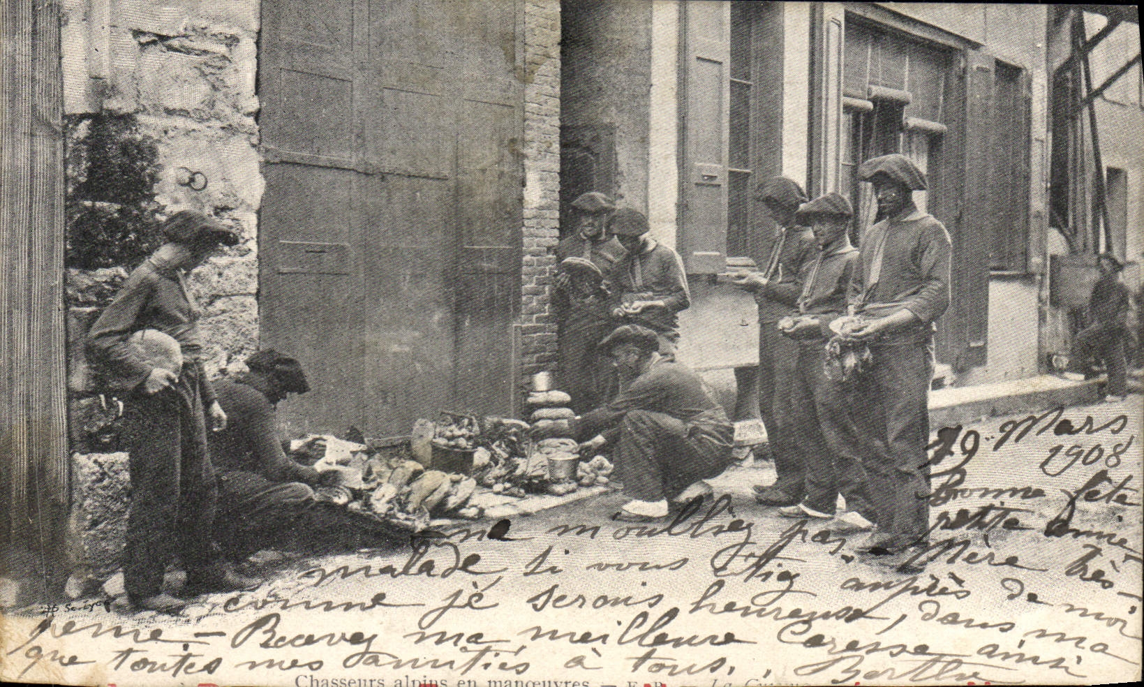 CPA Militaria Chasseurs Alpins en manoeuvres