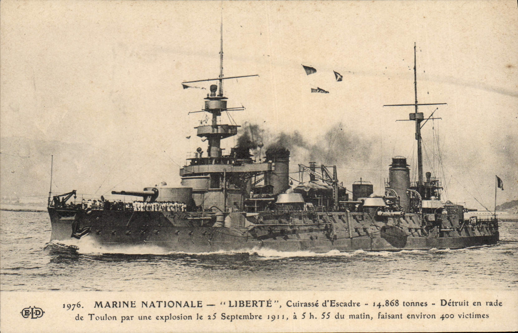 CPA Bateau Liberte Cuirasse d'escadre Detruit en rade de Toulon