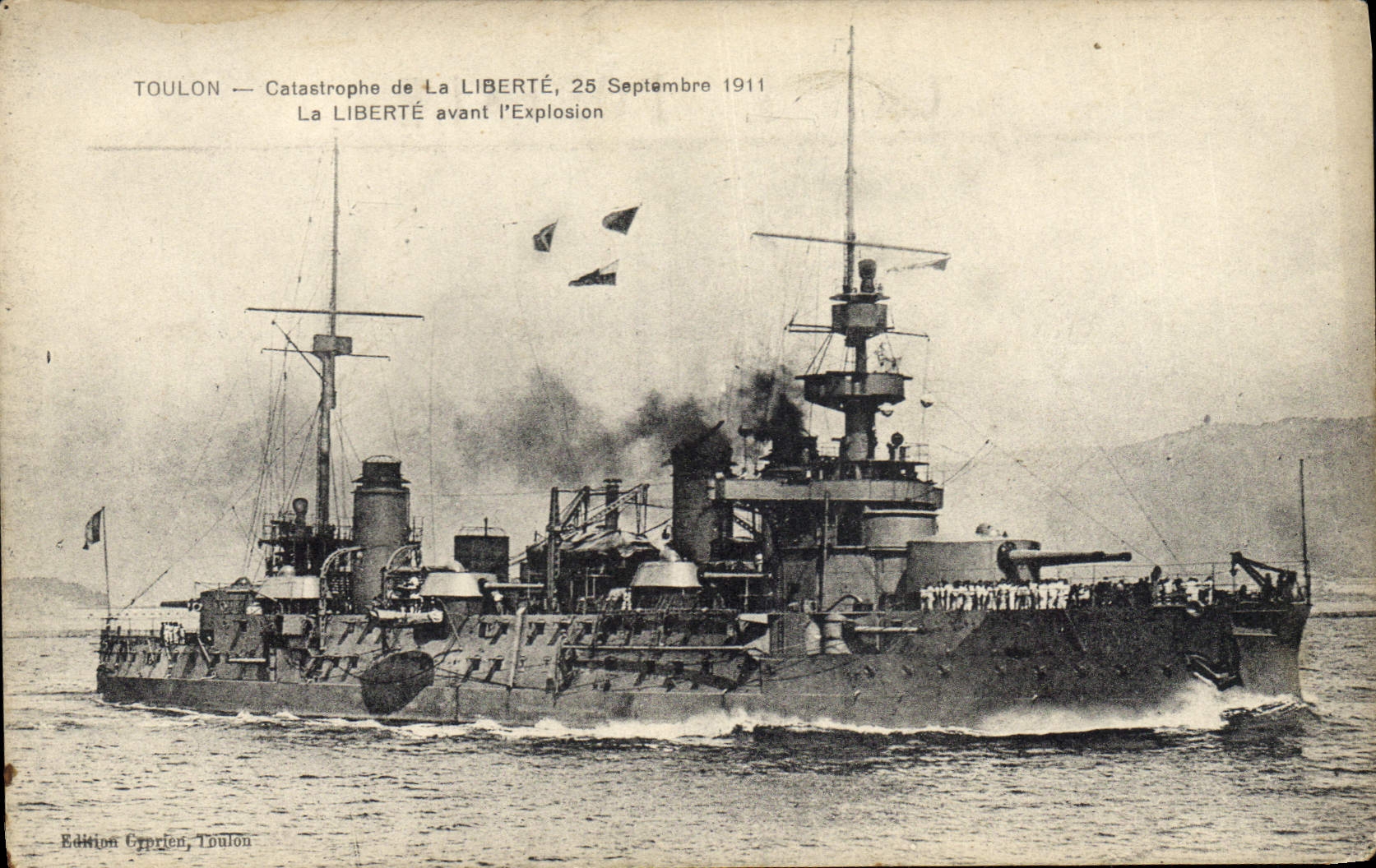 CPA Bateau Toulon Catastrophe de la Liberte avant l'explosion