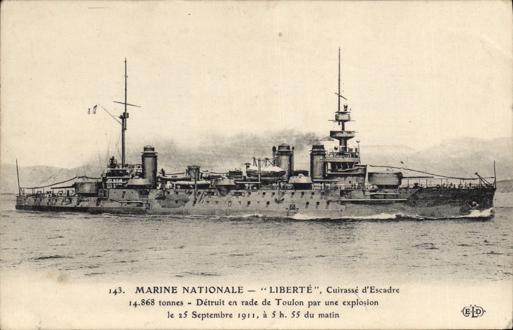 CPA Bateau Liberte Cuirasse d'escadre Dertuit en rade de Toulon