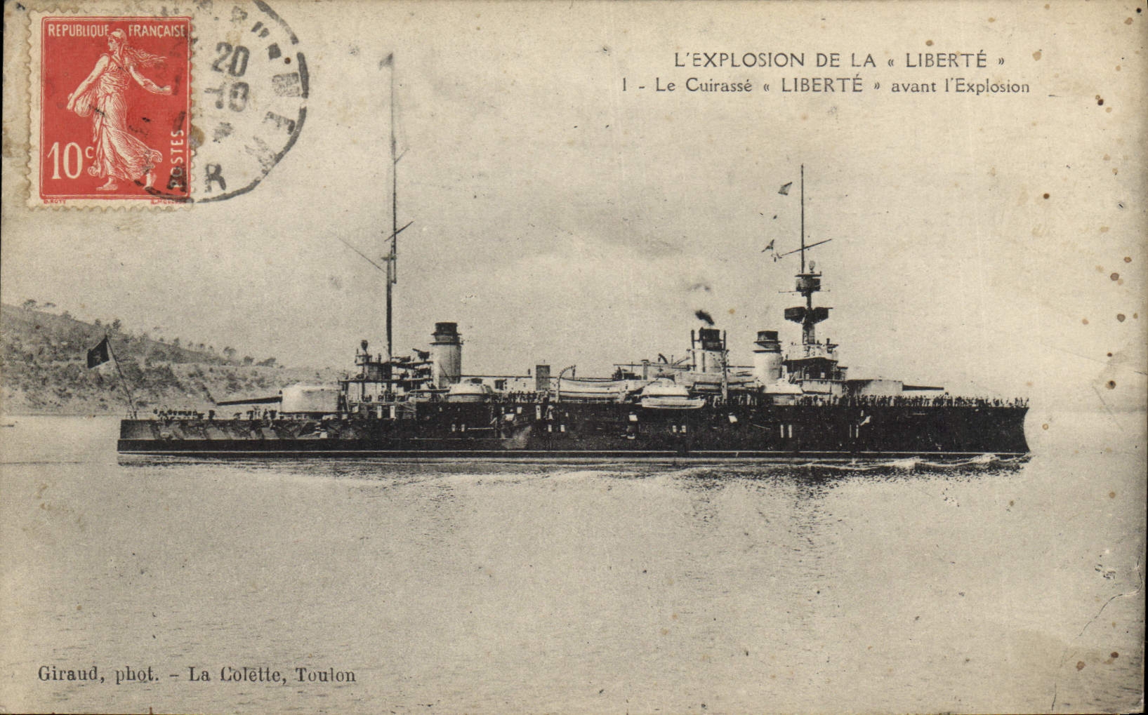 CPA Bateau L'explosion de la Liberte Le cuirasse Liberte avant l'explosion
