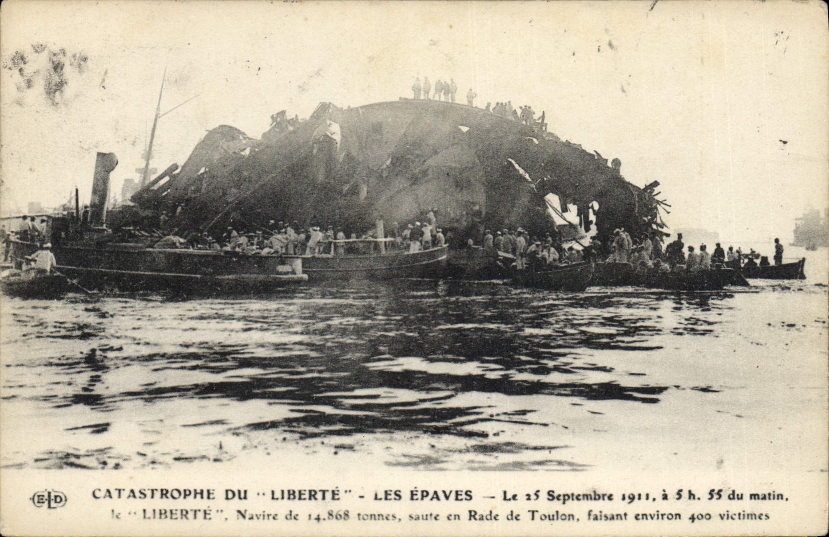 CPA Bateau Catastrophe du Liberte Les epaves 