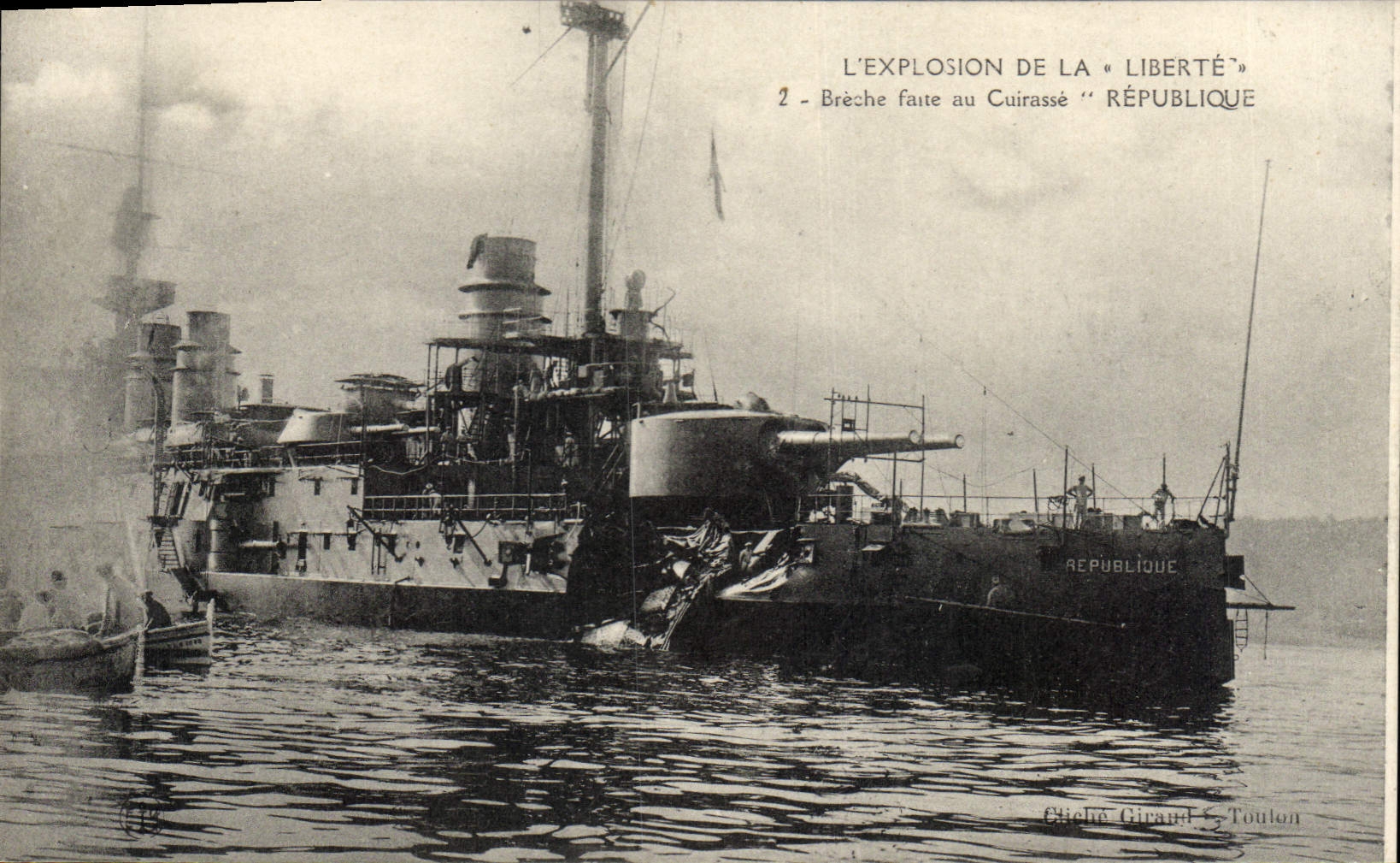 CPA Bateau L'explosion de la Liberte Breche faite au cuirasse Republique 