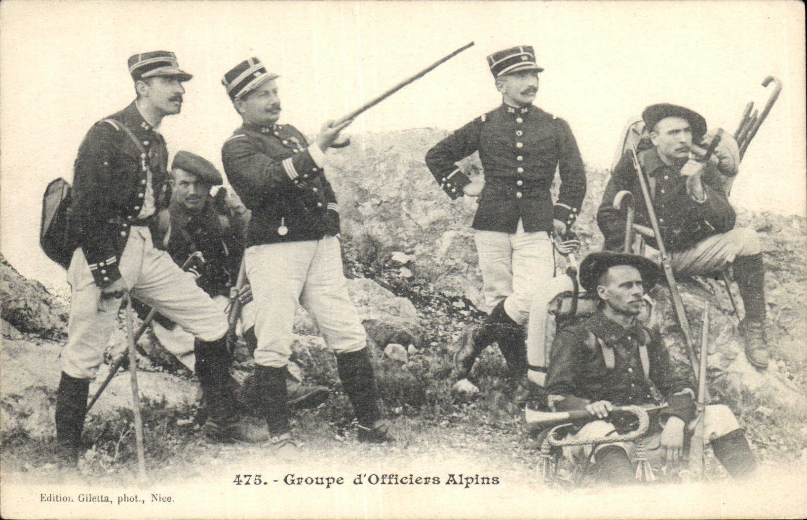 CPA Militaria Chasseurs Alpins Groupes d'officiers Alpins