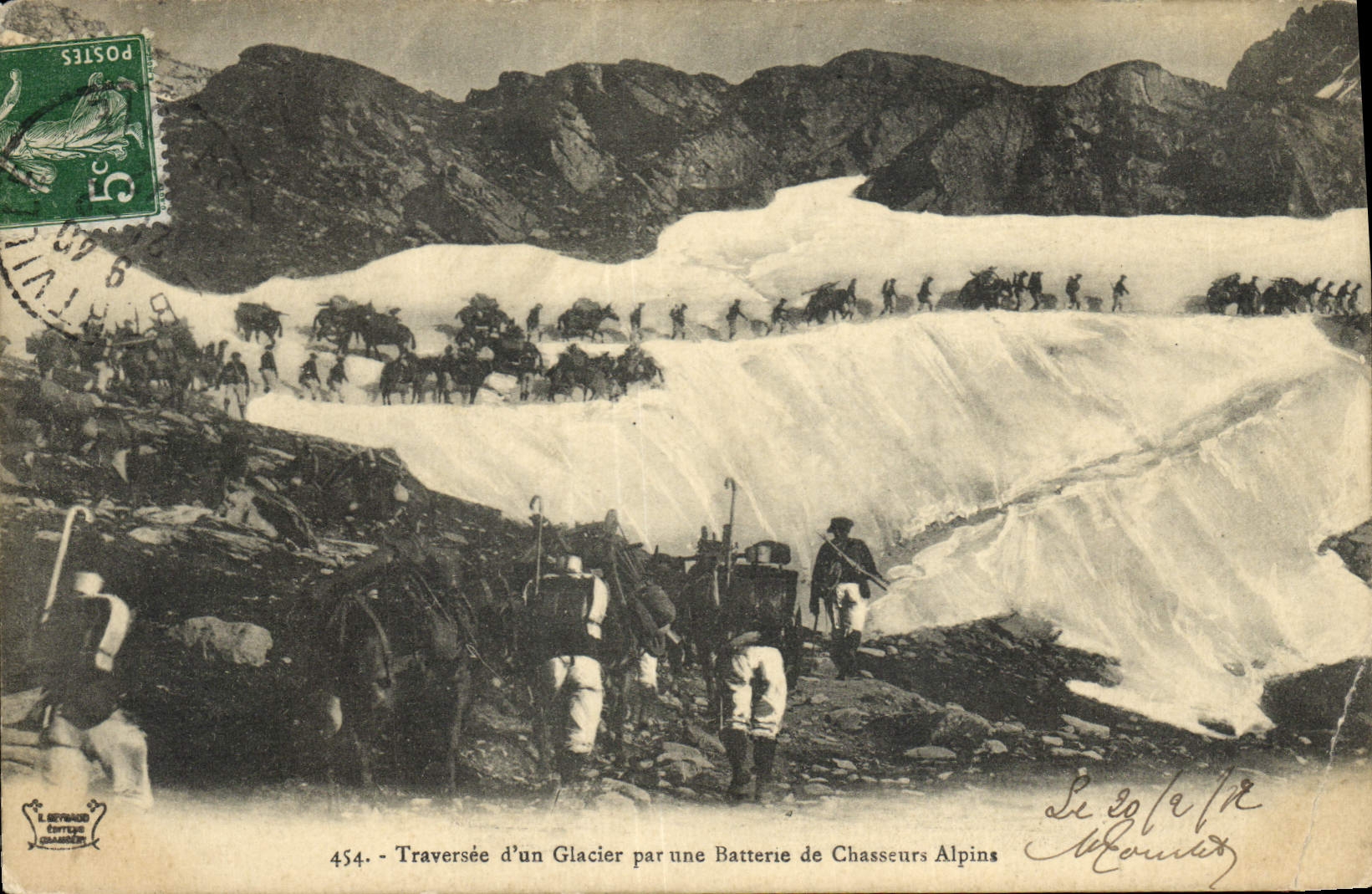 CPA Militaria Chasseurs Alpins Traversee d'un glacier par une batterie de chasseurs alpins