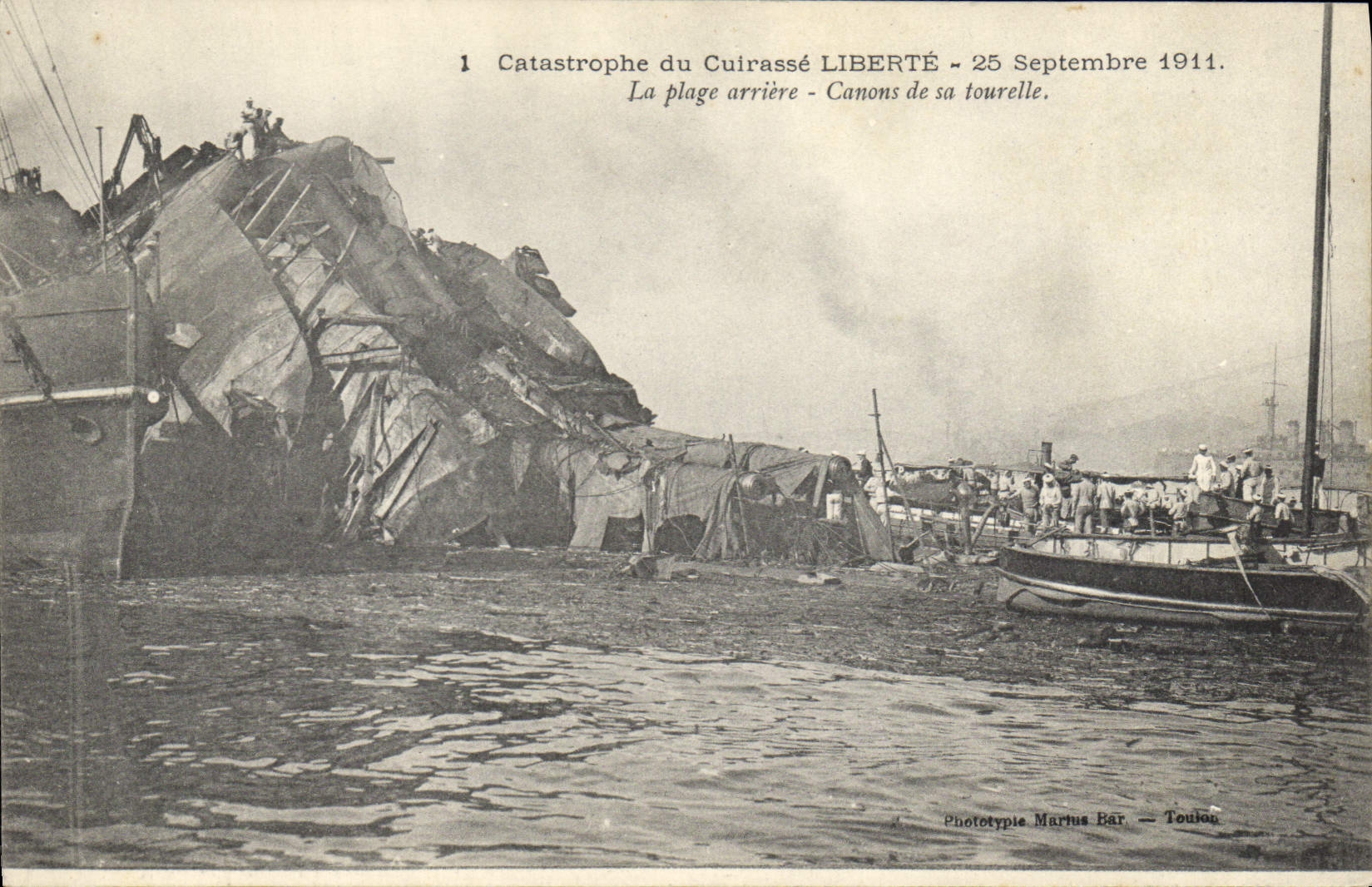 Vintage Postcard Boat Catastrophe of the Armor Freedom the beach late Guns of its turret