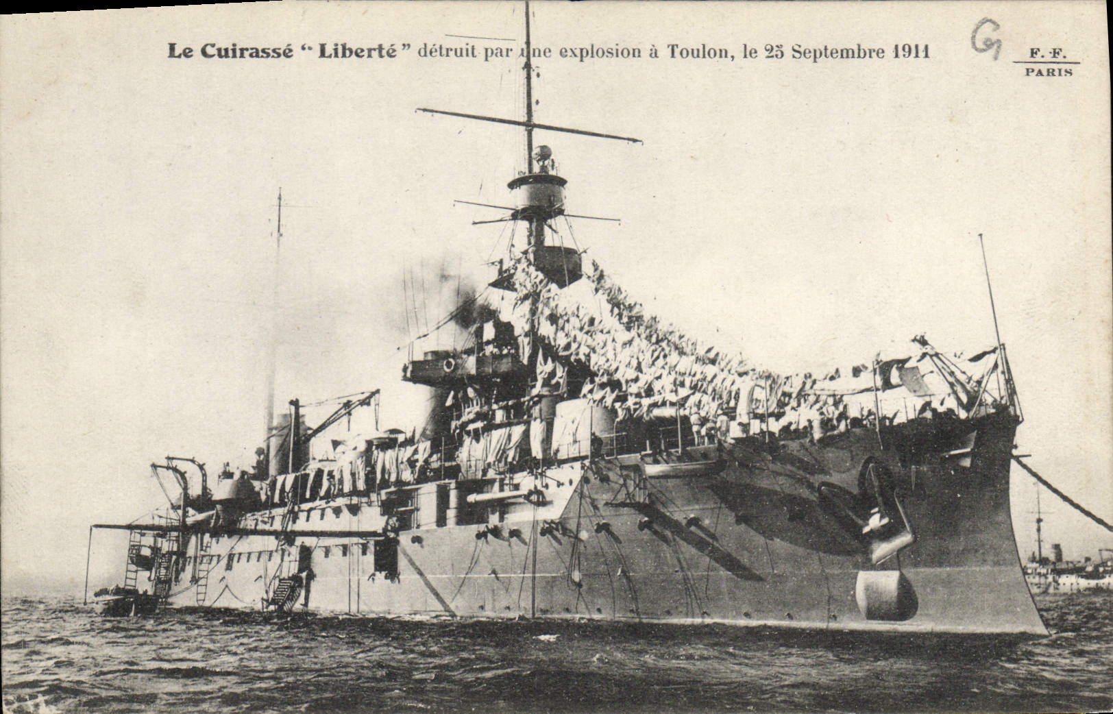 Vintage Postcard Bateau armours It Liberte destroyed by an explosion has Toulon
