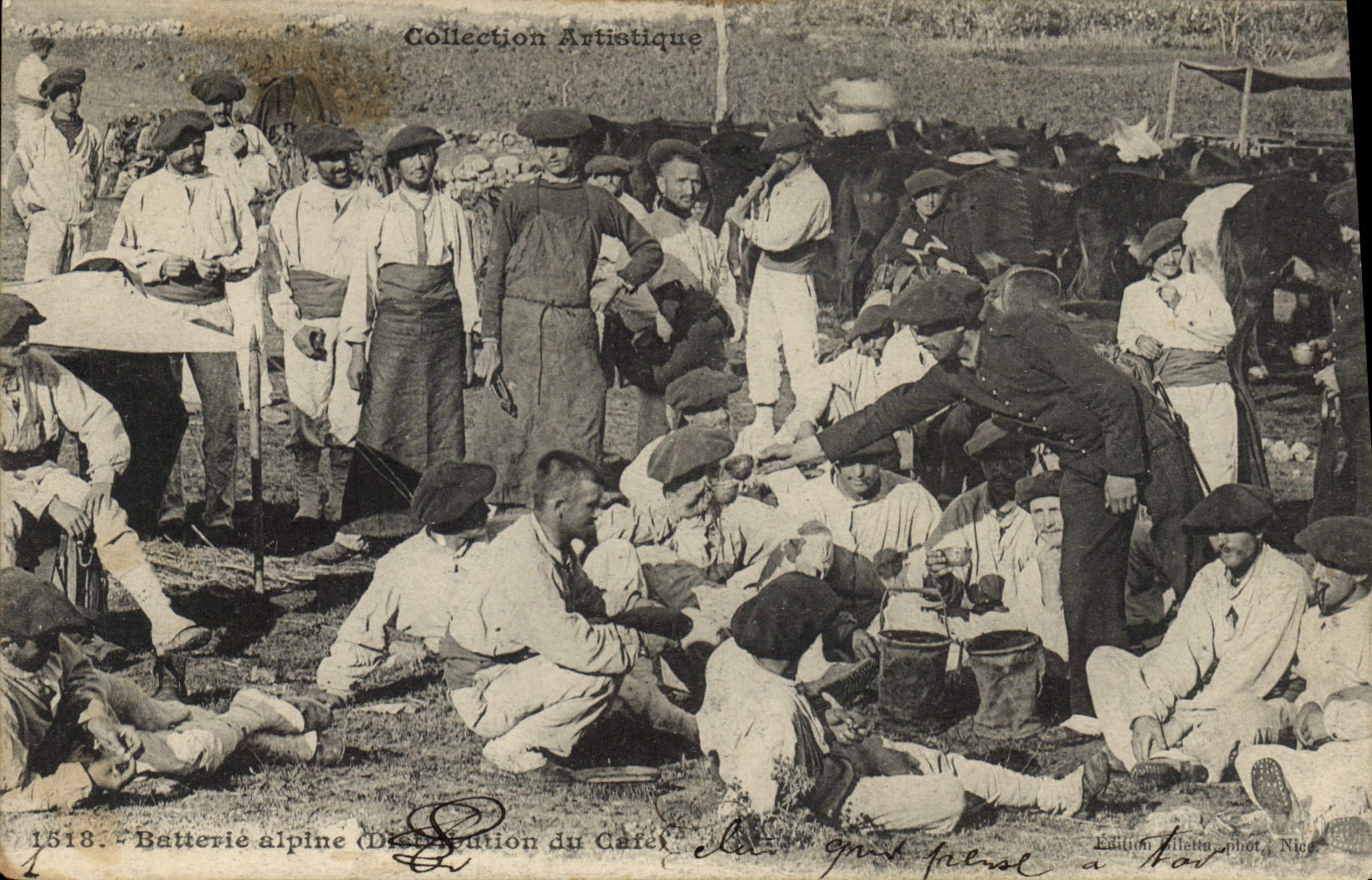 CPA Militaria Chasseurs Alpins Batterie alpine Distribution de cafe
