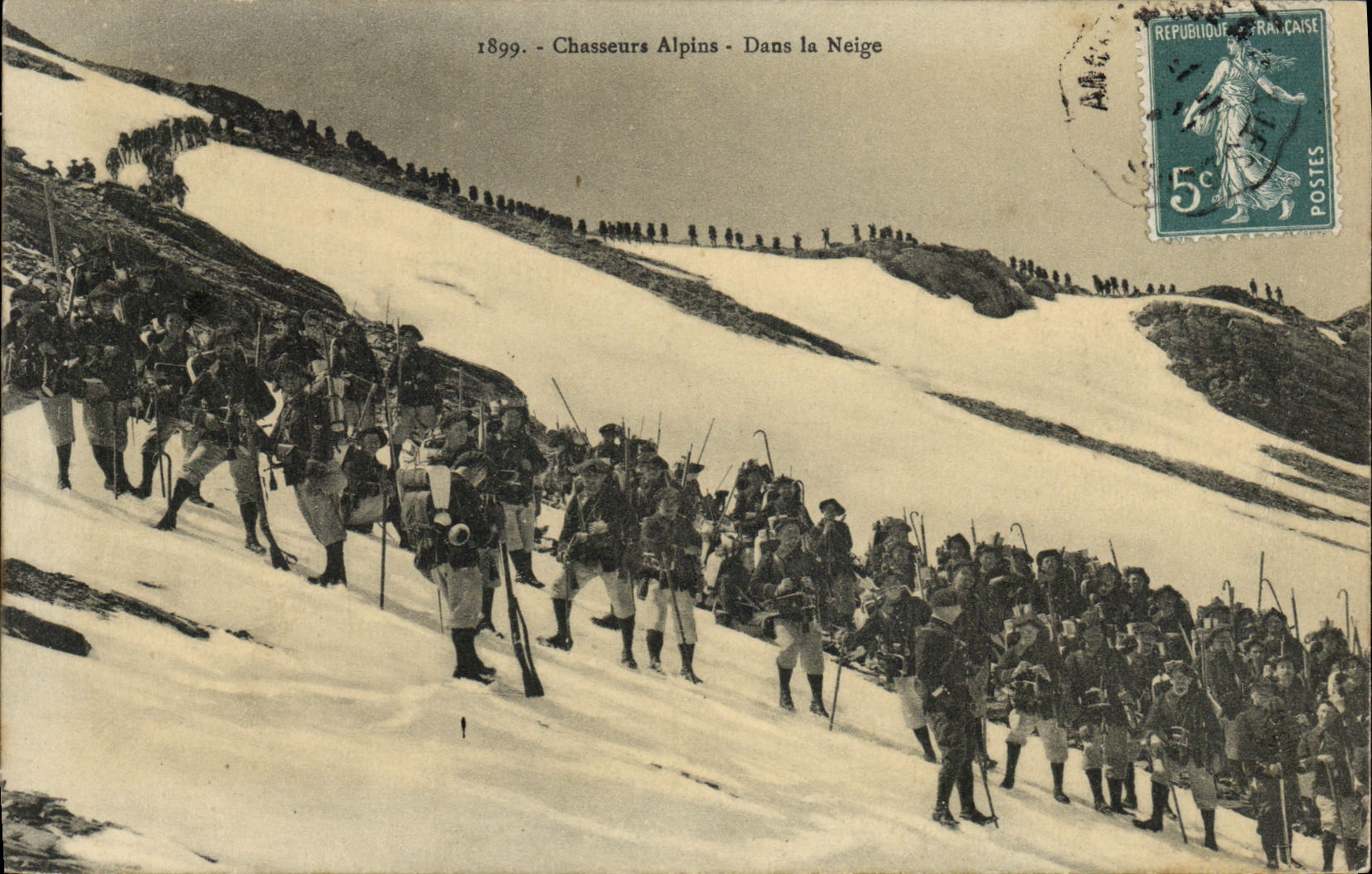 CPA Militaria Chasseurs Alpins Dans la neige