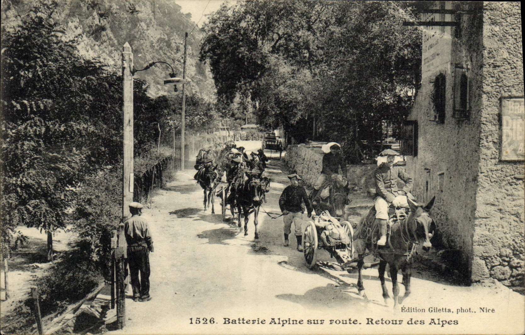 CPA Militaria Chasseurs Alpins Batterie alpine sur route Retour des Alpes