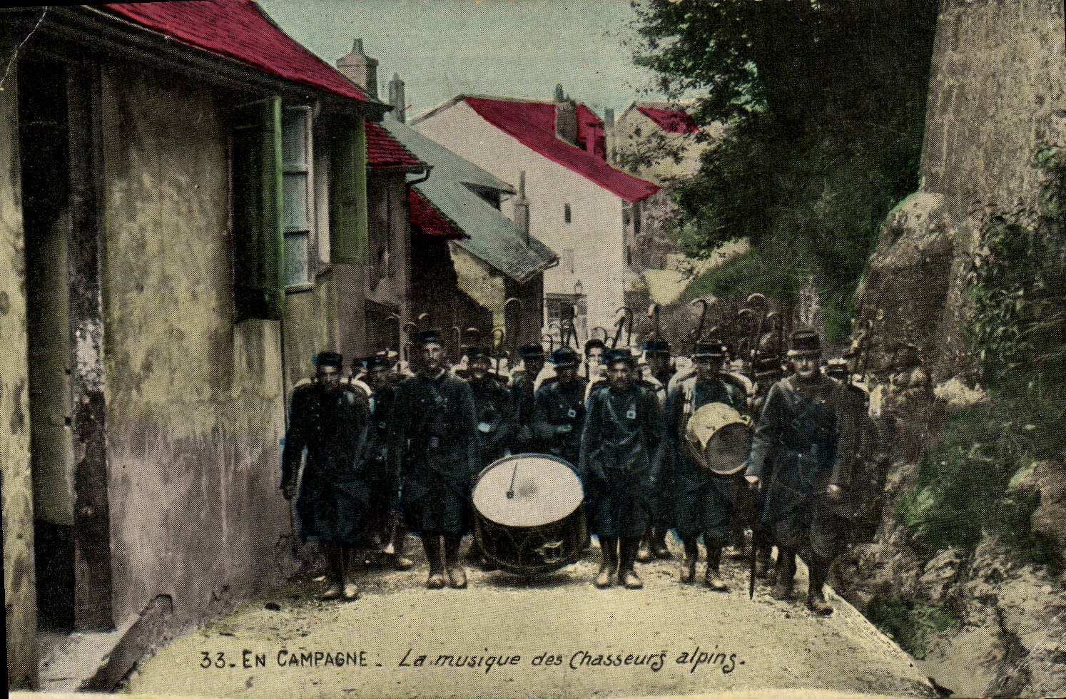 CPA Militaria Chasseurs Alpins En campagne La musique des Chasseurs alpins