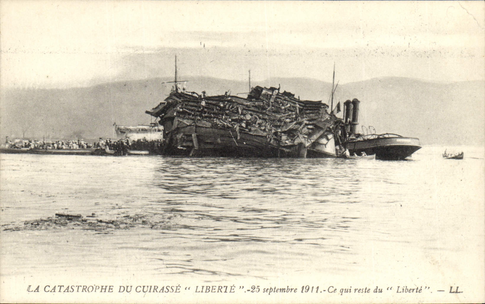 Vintage Postcard Bateau the catastrophe of the Liberte armor What remains Freedom