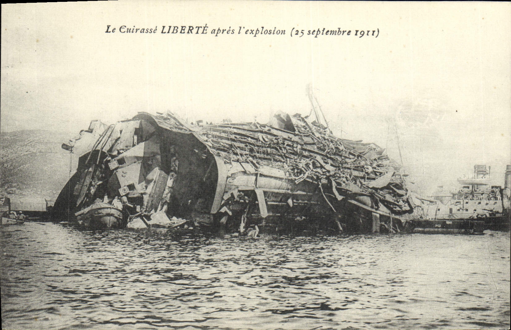 Vintage Postcard Bateau armours It freedom after the explosion