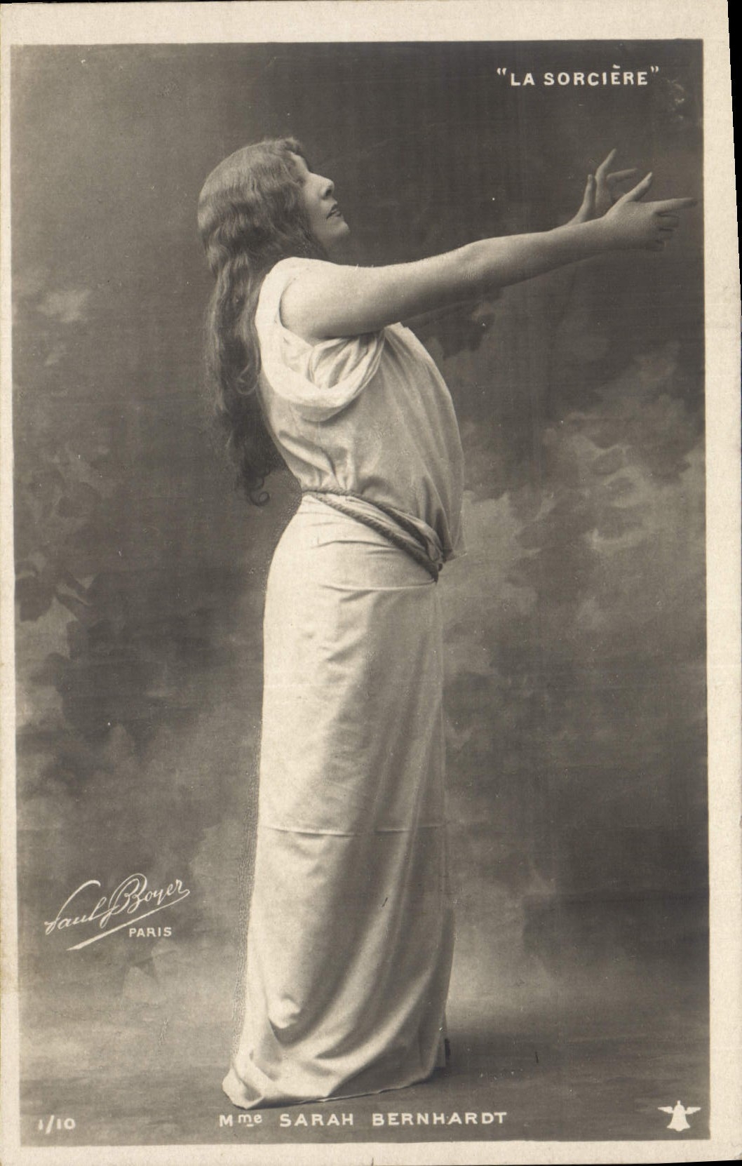 CPA Fantaisie Theatre Femme La sorciere Mme Sarah Bernhardt 