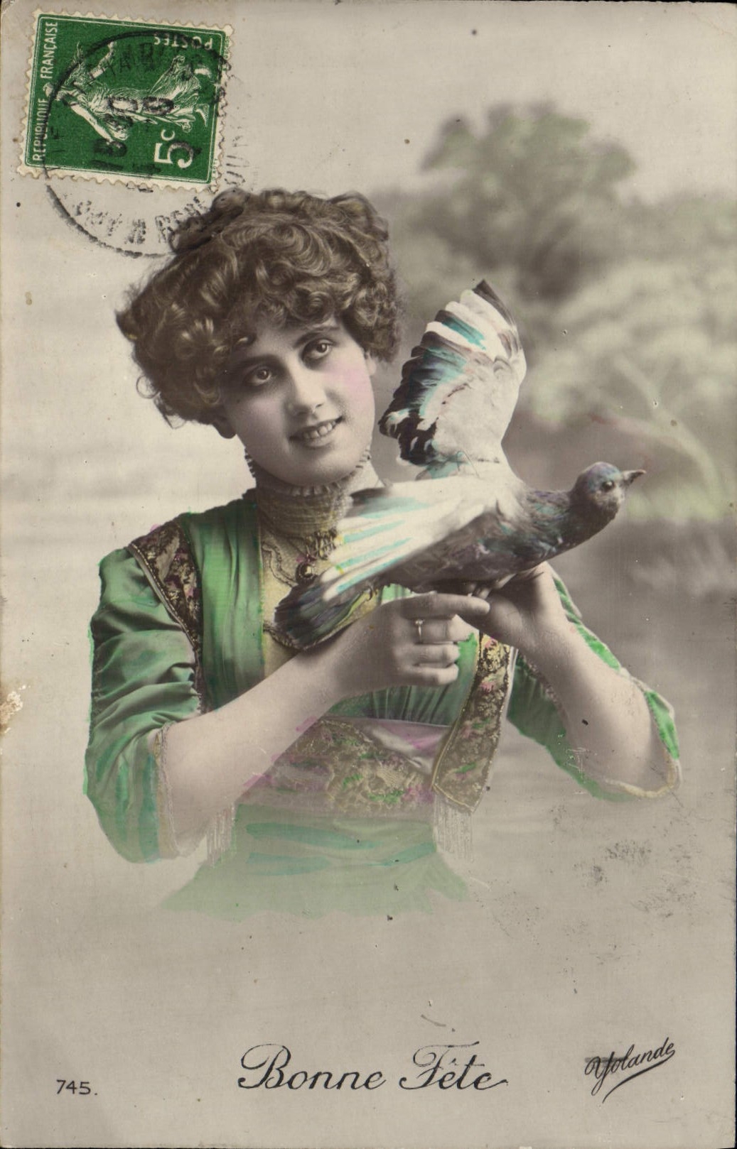 CPA Femme Oiseau 
