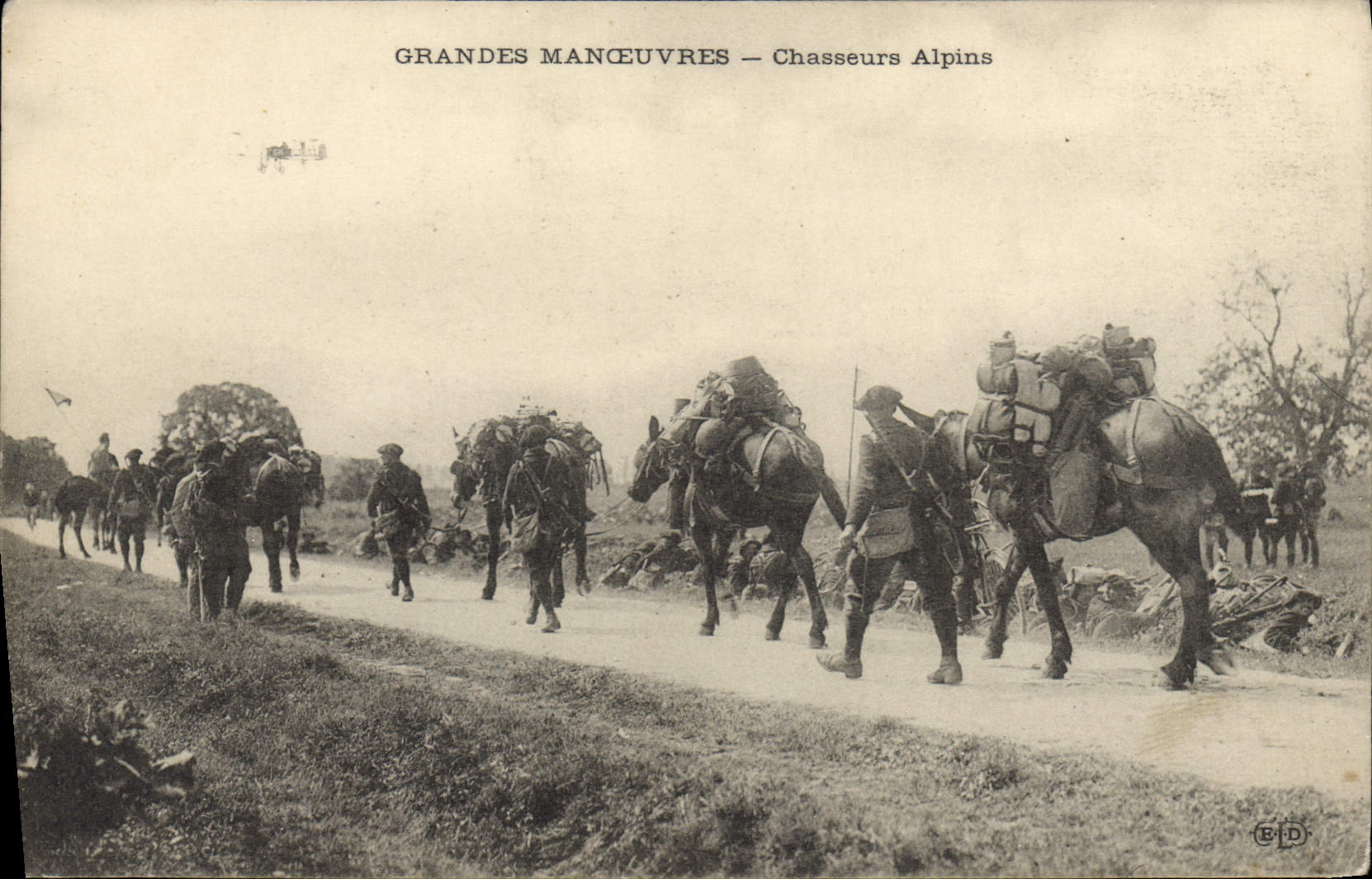 CPA Militaria Chasseurs alpins Grandes manoeuvres