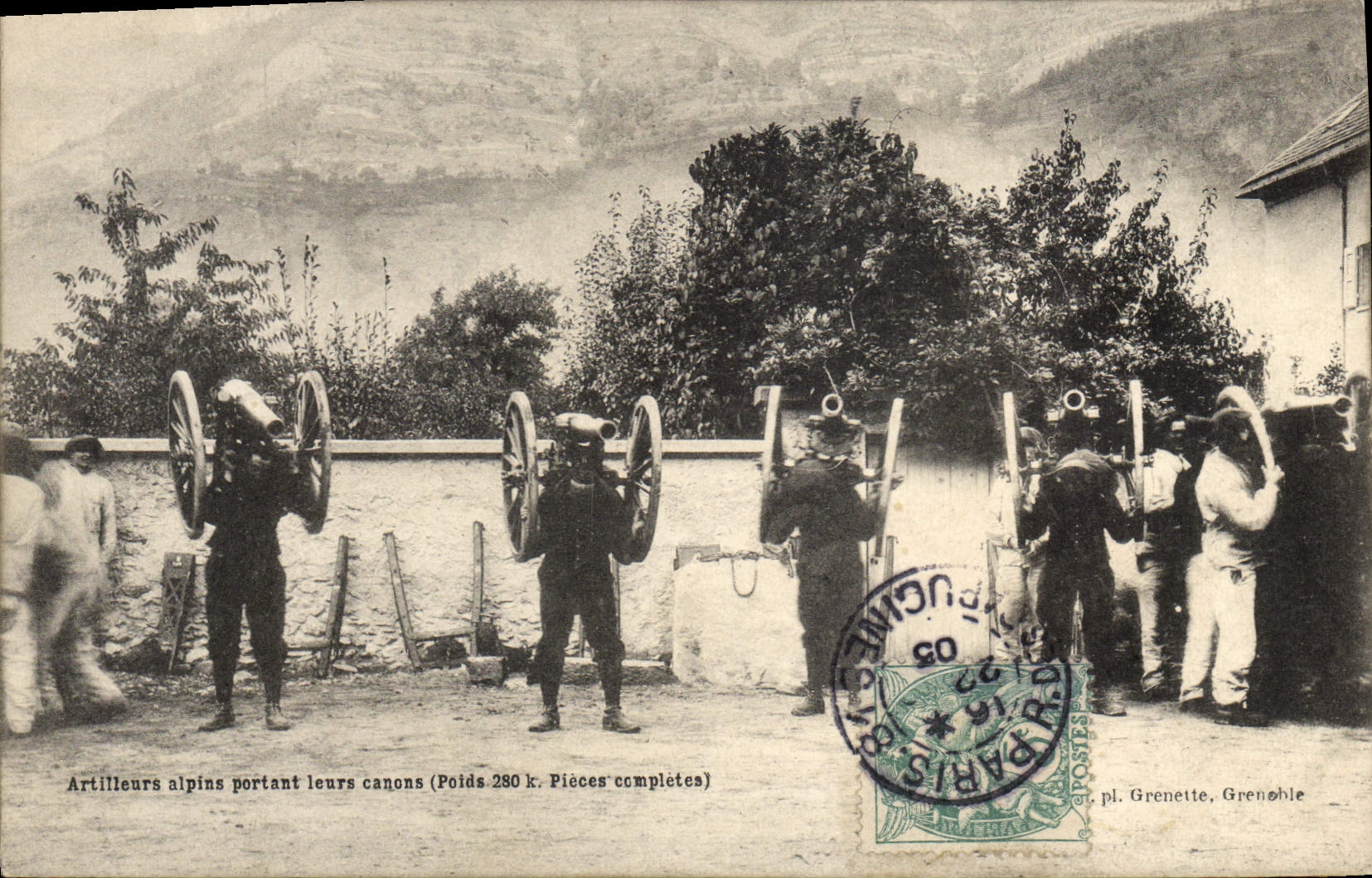 CPA Militaria Chasseurs alpins Artilleurs alpins portant leurs canons