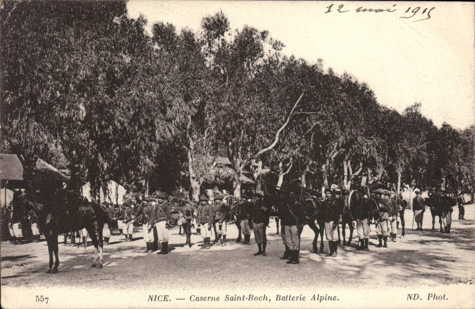 CPA Militaria Chasseurs alpins Nice Caserne Saint Roch Batterie alpine
