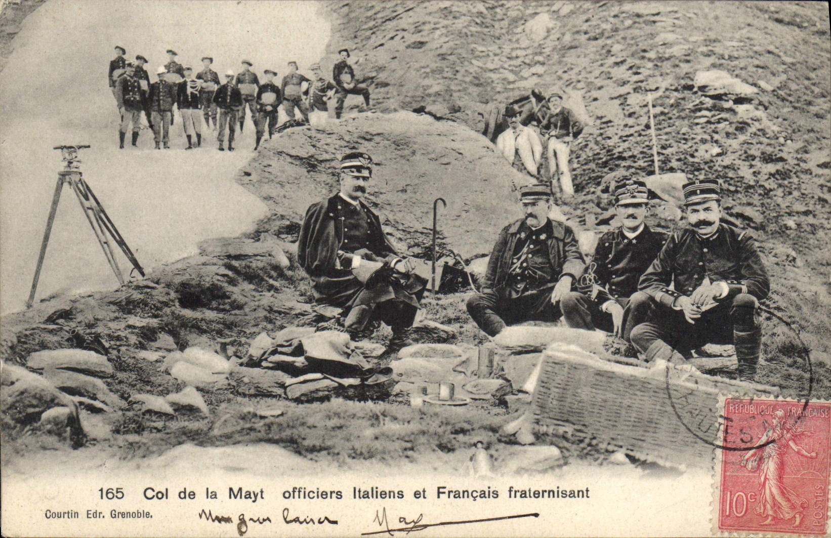 CPA Militaria Chasseurs alpins Col de la Mayt Officiers italiens et Francais fraternisant