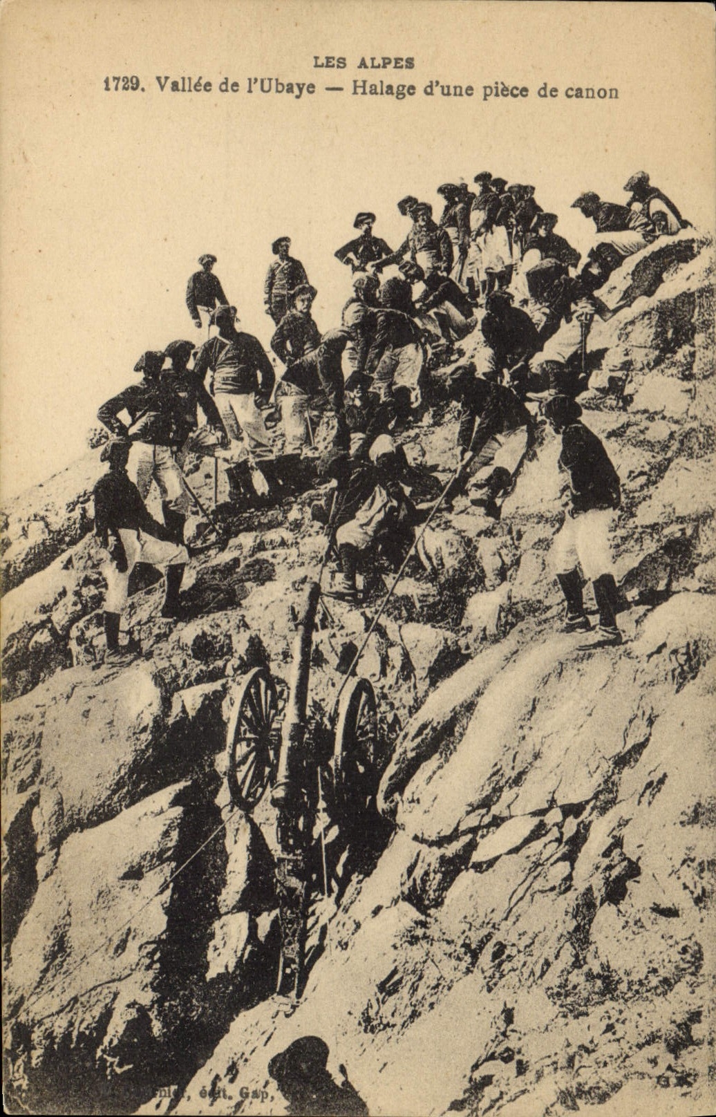 CPA Militaria Chasseurs alpins Les Alpes Vallee de l'Ubaye Halage d'une piece de canon