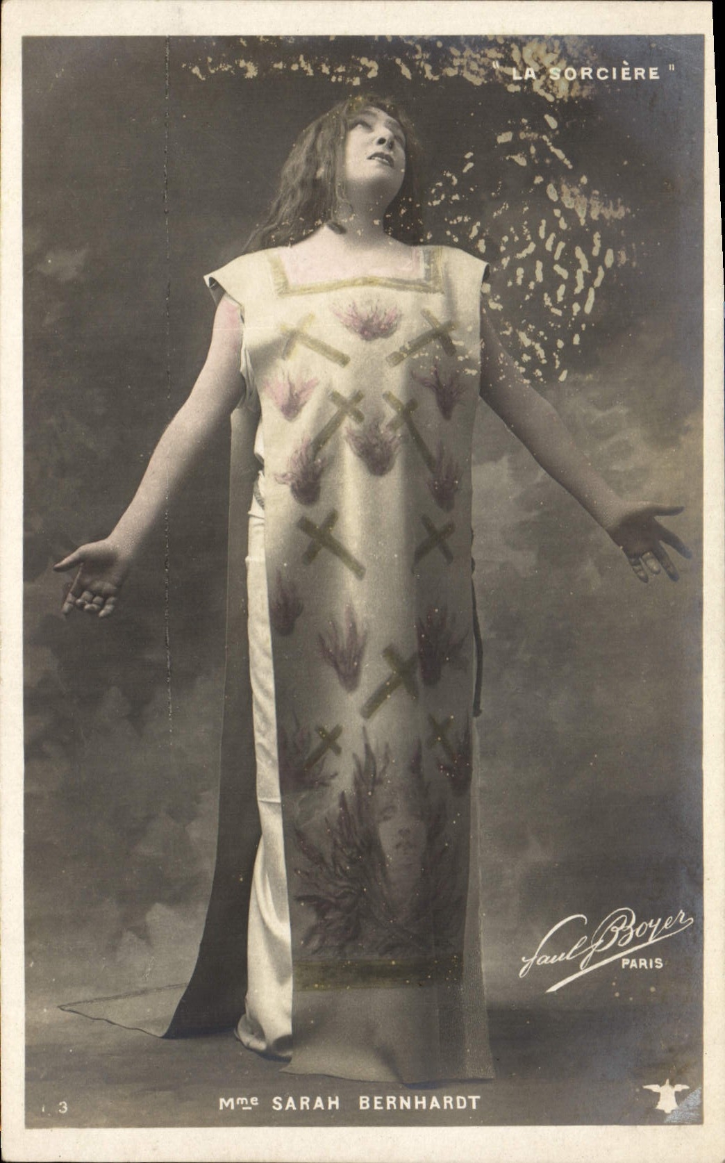 CPA Femme Theatre Mme Sarah Bernhardt La sorciere