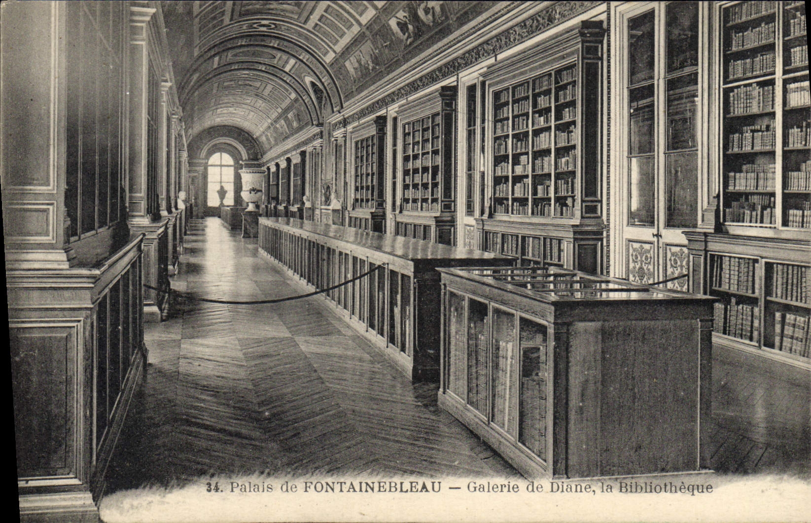 CPA Bibliotheque Palais de Fontainebleau Galerie de Diane