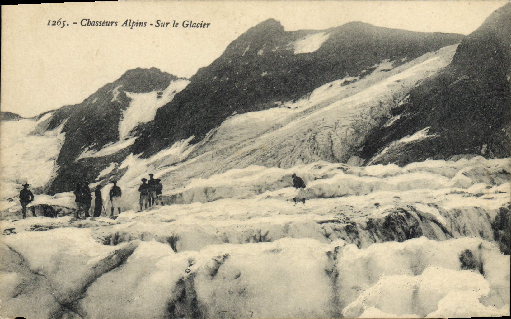 CPA Militaria Chasseurs alpins Sur le glacier