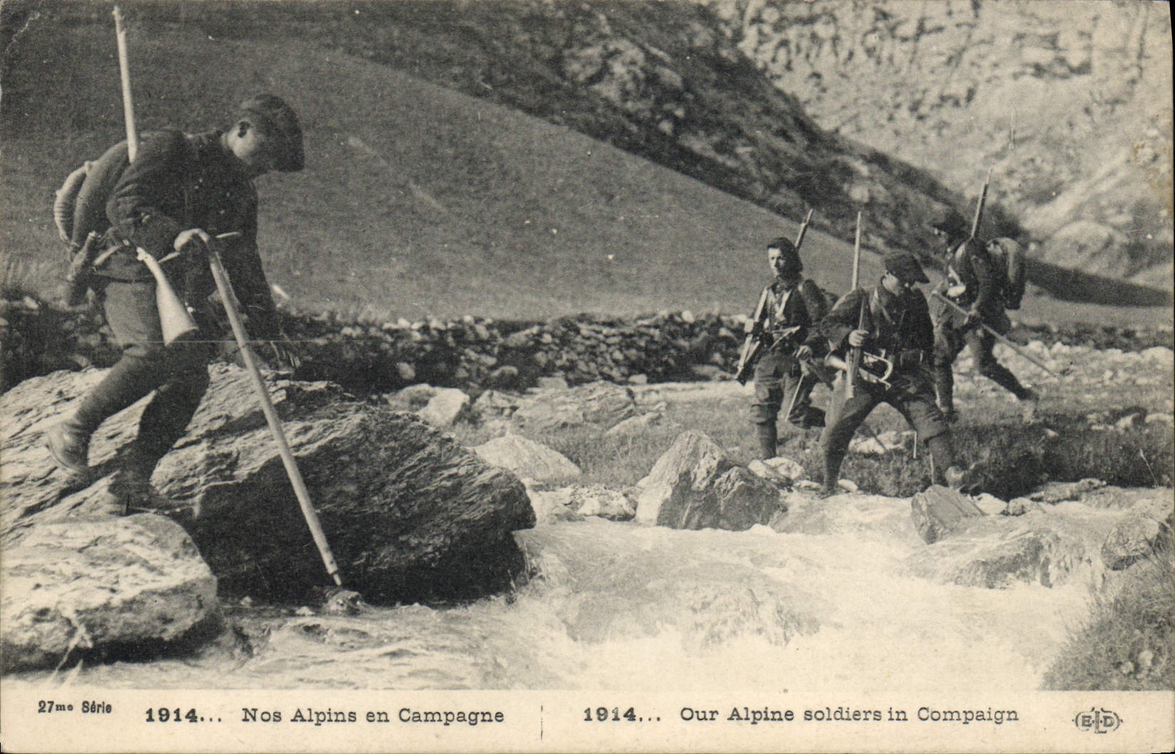 CPA Militaria Chasseurs alpins Nos Alpins en campagne