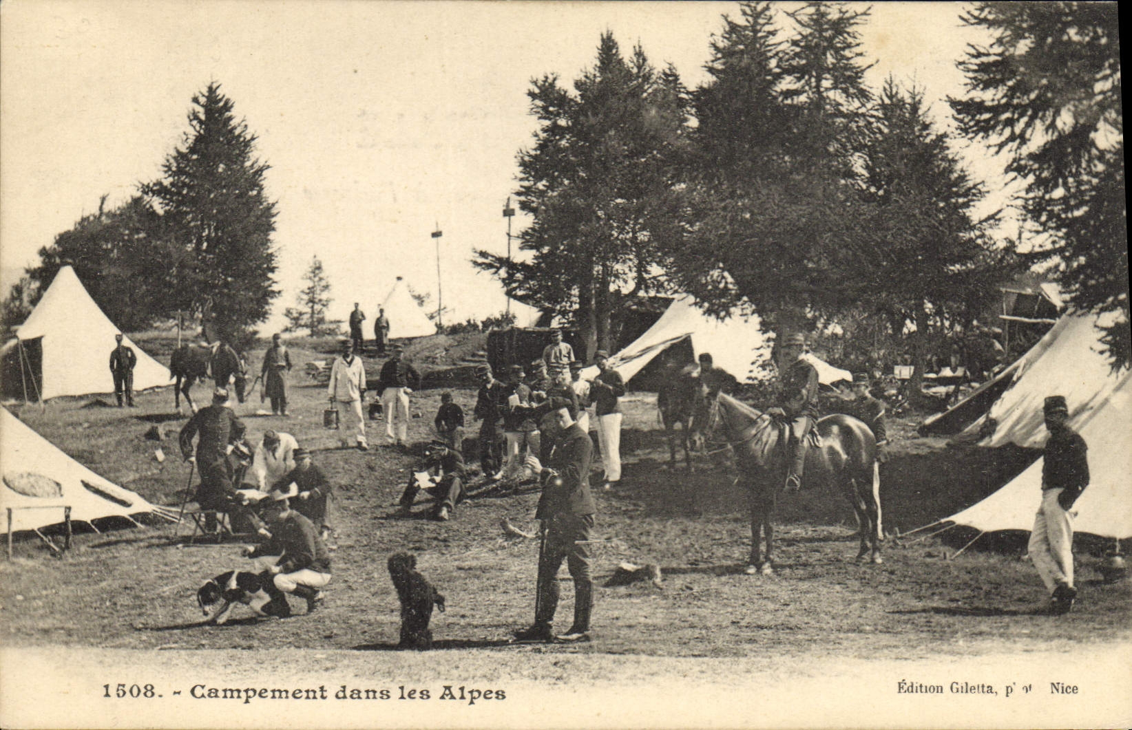CPA Militaria Chasseurs alpins Campement dans les Alpes