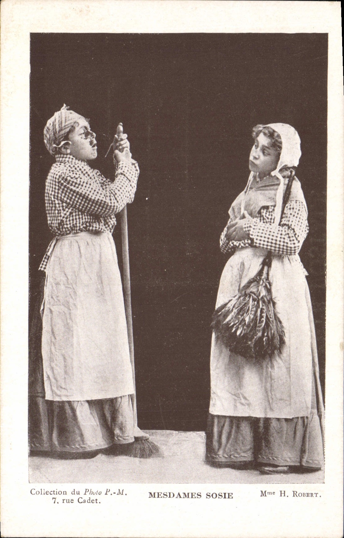 CPA Femme Theatre Enfants Mesdames Sosie Robert