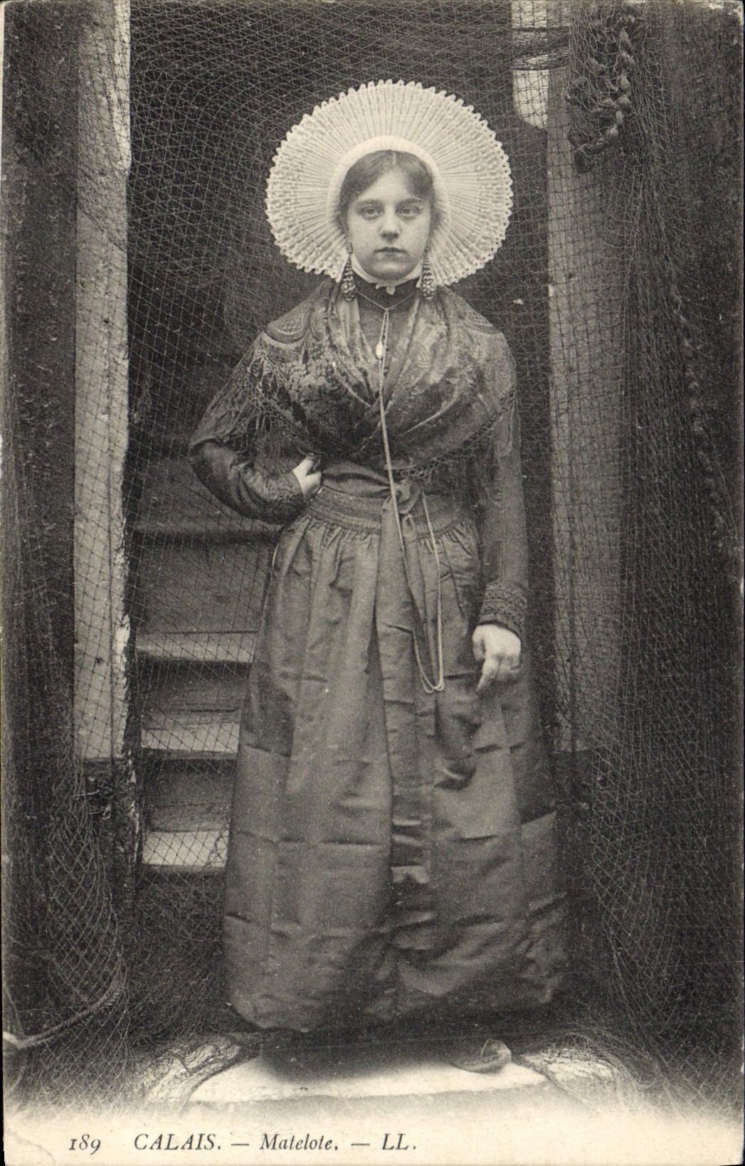 CPA Folklore Calais Matelote