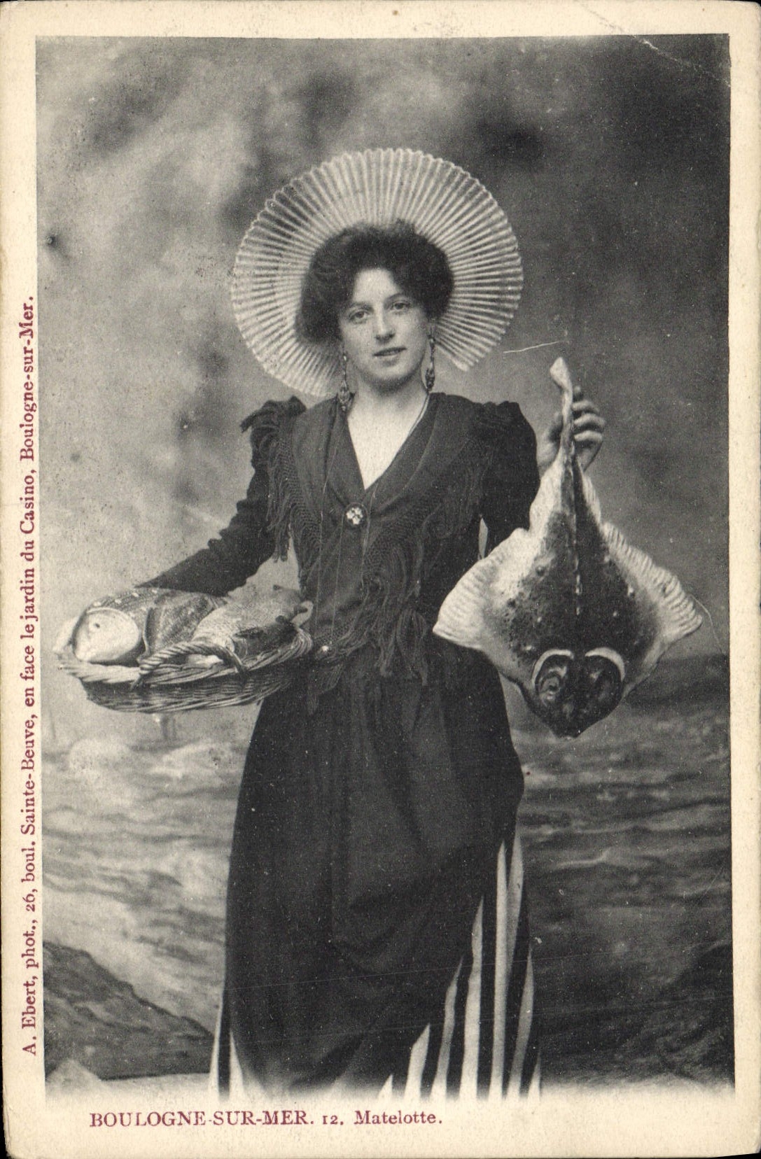 CPA Folklore Boulogne sur Mer Matelote