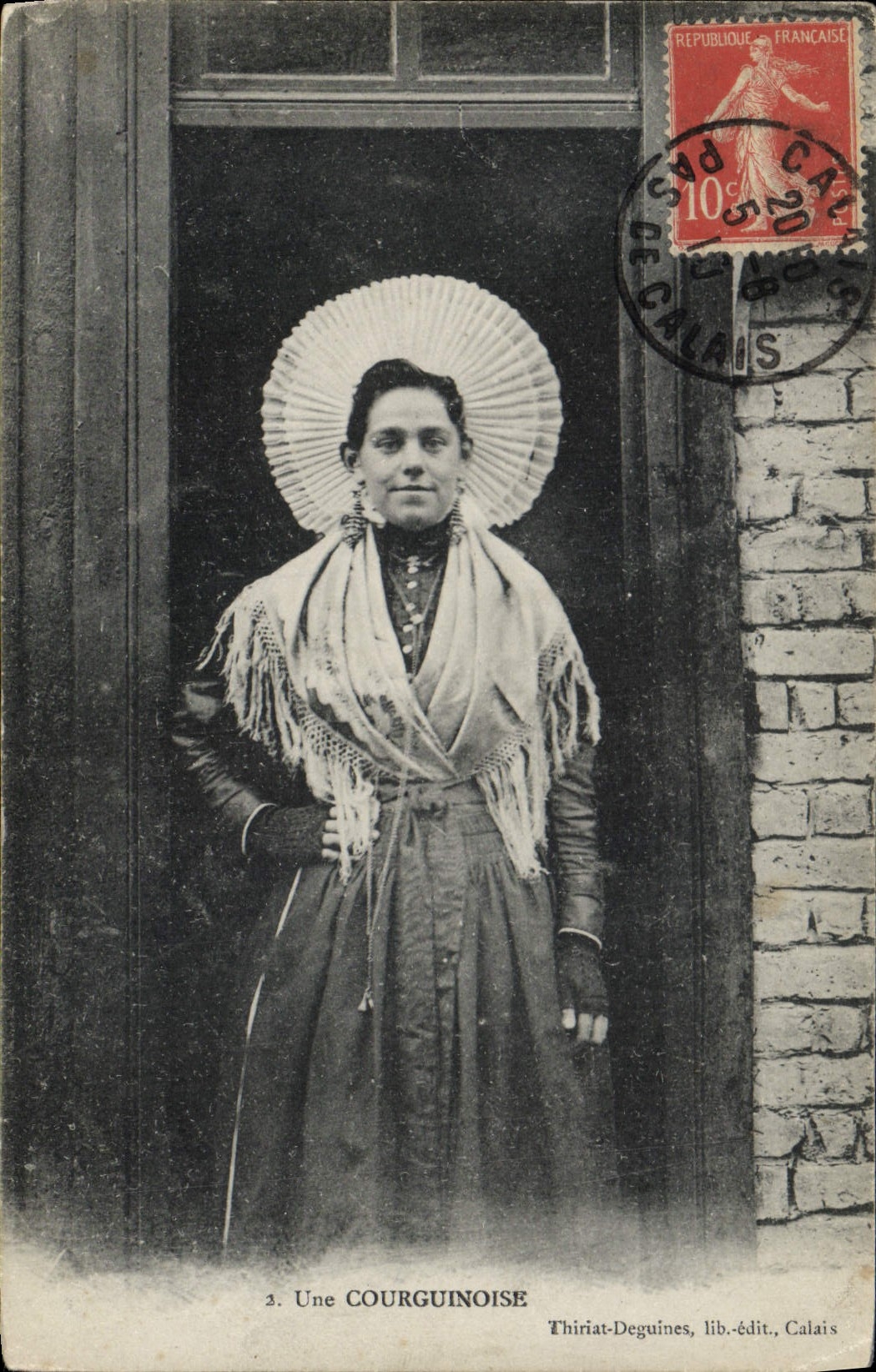 CPA Folklore Une Courguinoise