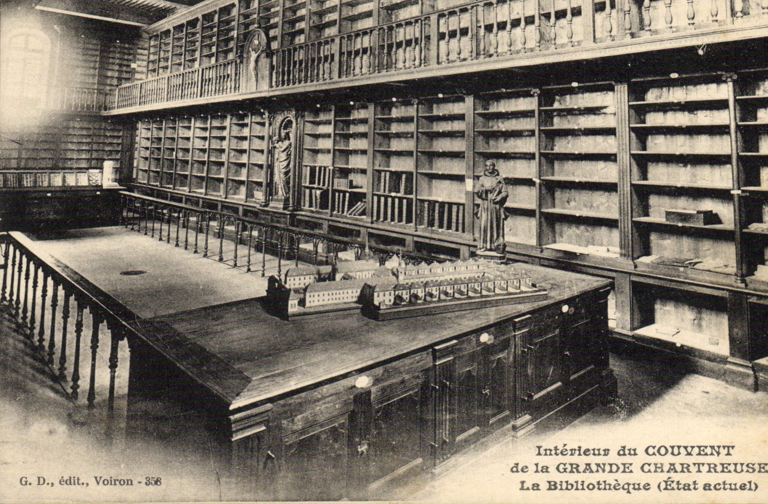 CPA Bibliotheque Dauphine Interieur du Couvent de la Grande Chartreuse
