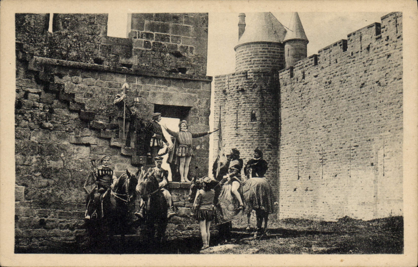 CPA La cite de Carcassonne L'annonce de la croisade