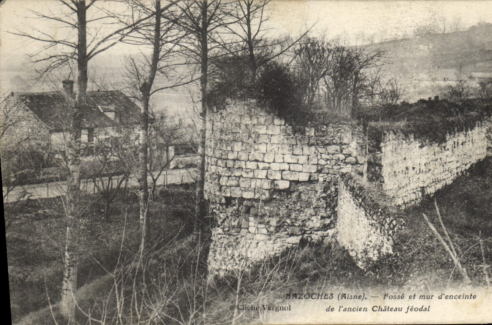 Vintage Postcard Bazoches Pit and enclosing wall of the old feudal castle