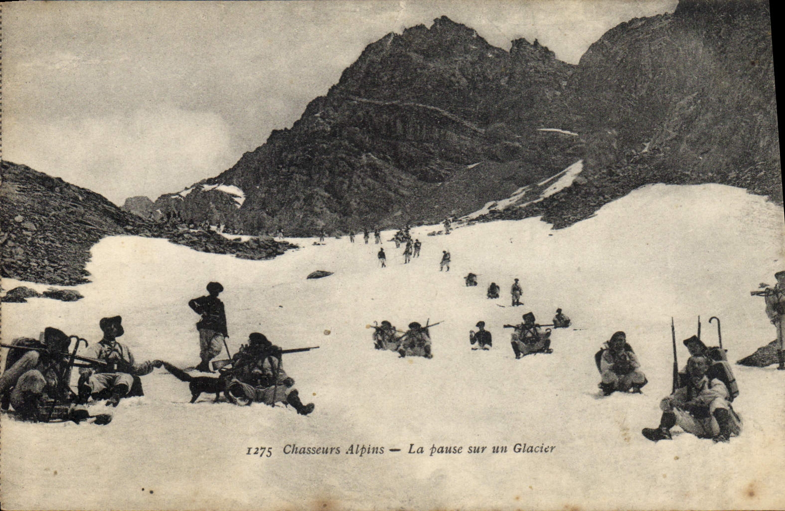CPA Militaria Chasseurs Alpins La pause sur un glacier